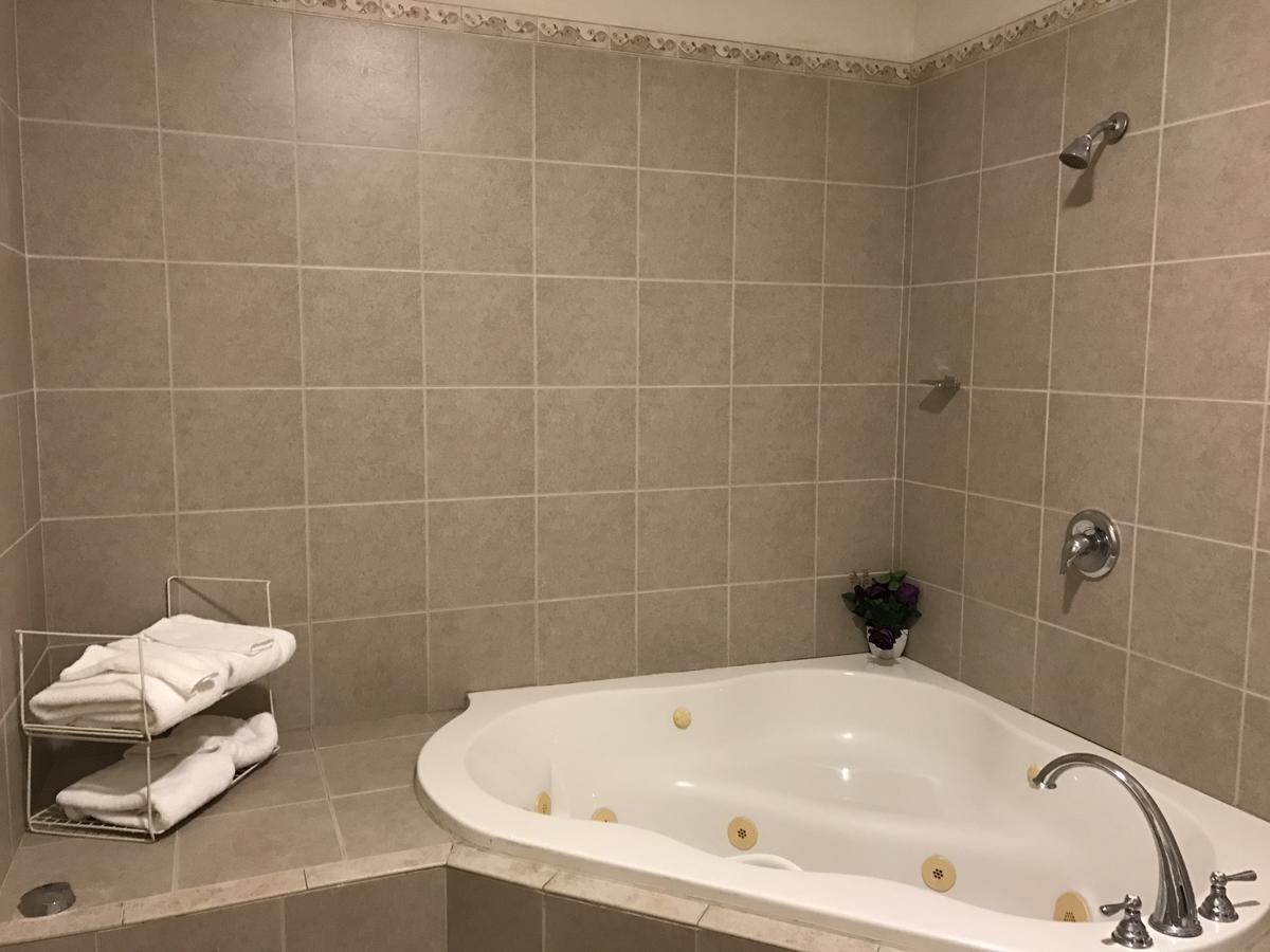 Waterbury Big Apple Motel Экстерьер фото