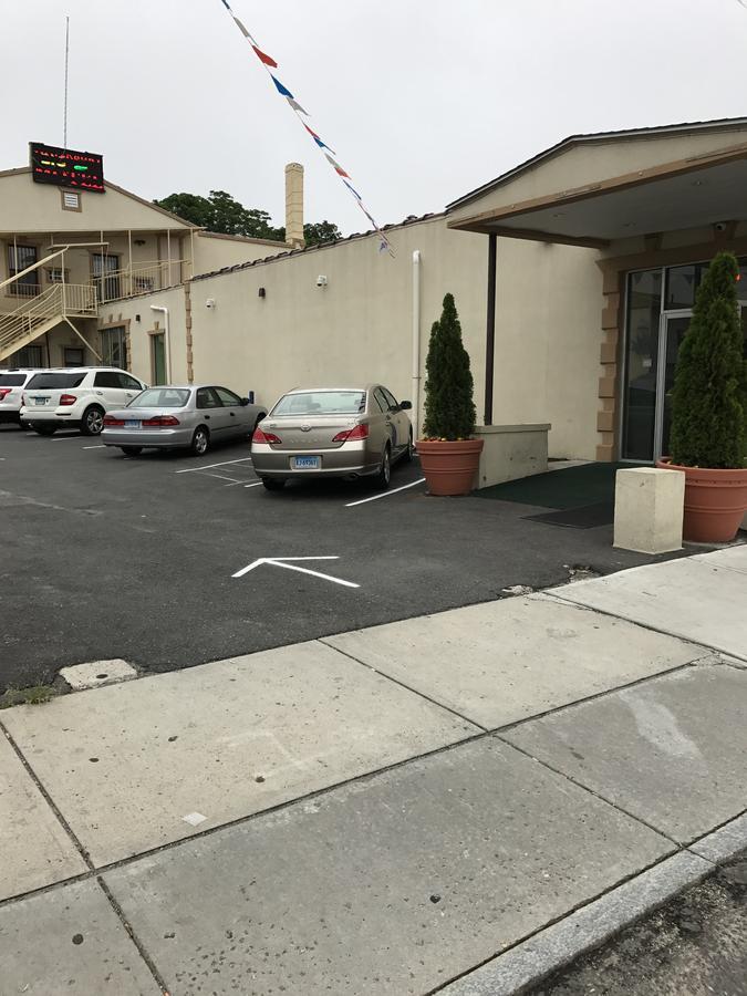Waterbury Big Apple Motel Экстерьер фото
