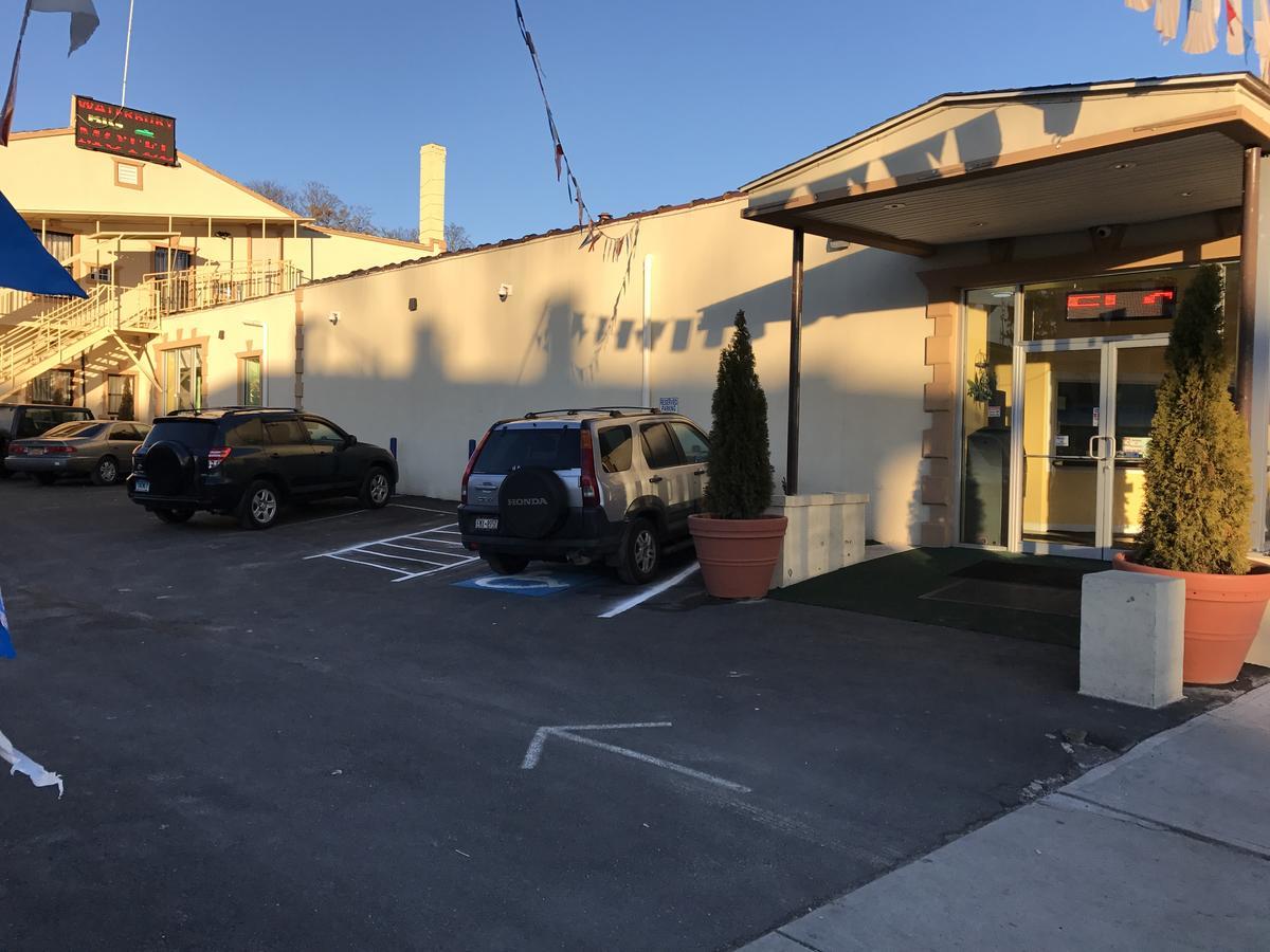 Waterbury Big Apple Motel Экстерьер фото